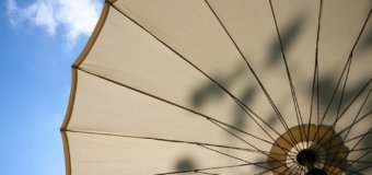 Parasol ou voile d’ombrage ?