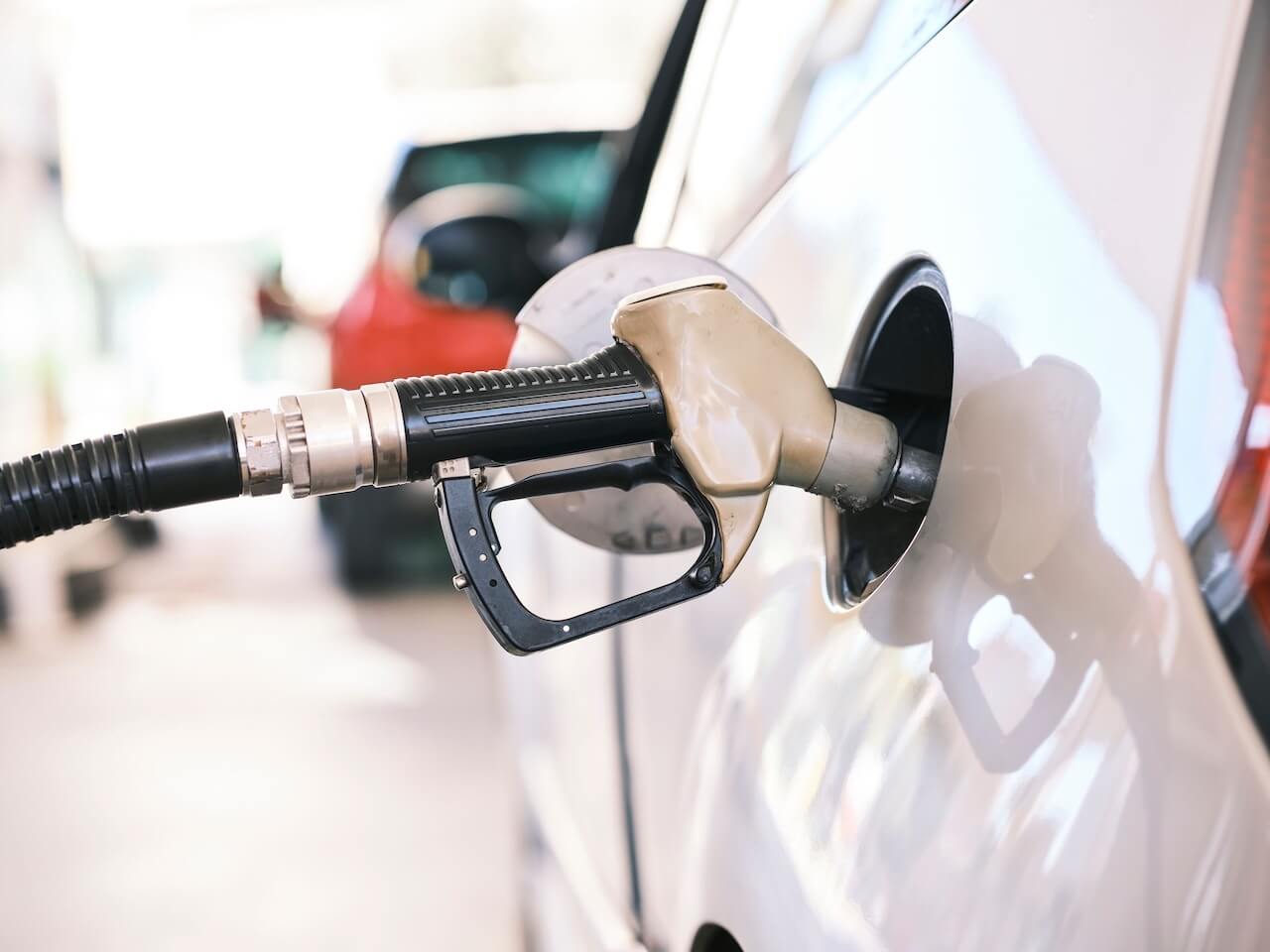 Carburant : ces 10 réflexes qui allègent vraiment la note à chaque plein